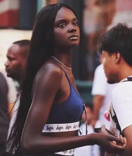 黑皮女星吃瓜,揭秘娱乐圈幕后真相