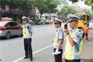 天津交警吃瓜,意外走红背后的网络舆论场