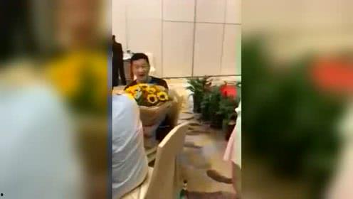 少女吃瓜直播在线观看,揭秘网红幕后生活