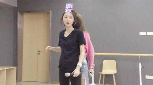 郑大女生王某某吃瓜,揭秘校园八卦背后的真相