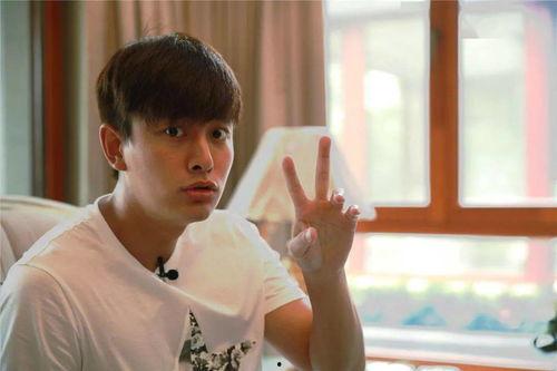 邹明轩吃瓜爆笑视频,笑料连连引网友热议