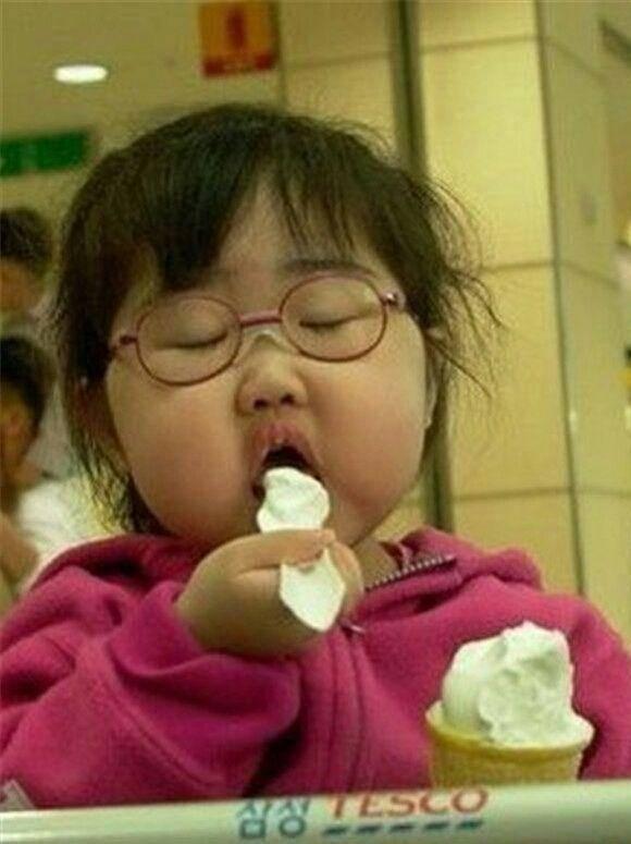 在家吃无籽瓜图片搞笑视频,搞笑视频里的家庭欢乐时光