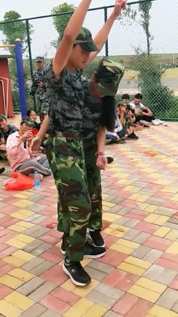 成都教官吃瓜事件视频