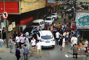 交警遇上吃瓜群众视频,现场上演“人肉搜索”大戏